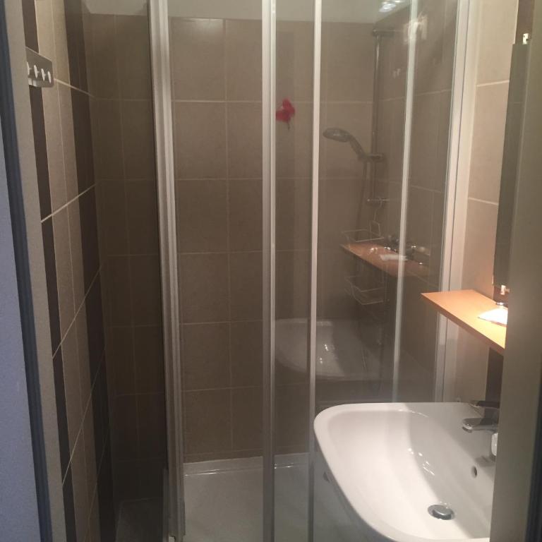 Jasmin Pension Central Location Shared Kitchen Pet Friendly - Familienzimmer mit Gemeinschaftsbad - 2