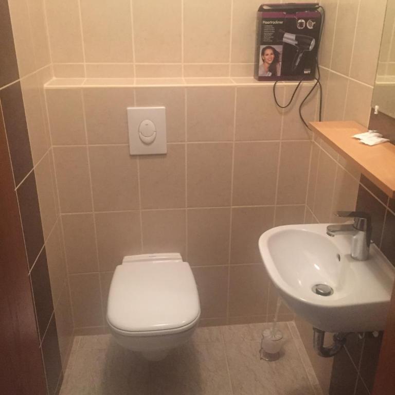 Jasmin Pension Central Location Shared Kitchen Pet Friendly - Familienzimmer mit Gemeinschaftsbad - 3