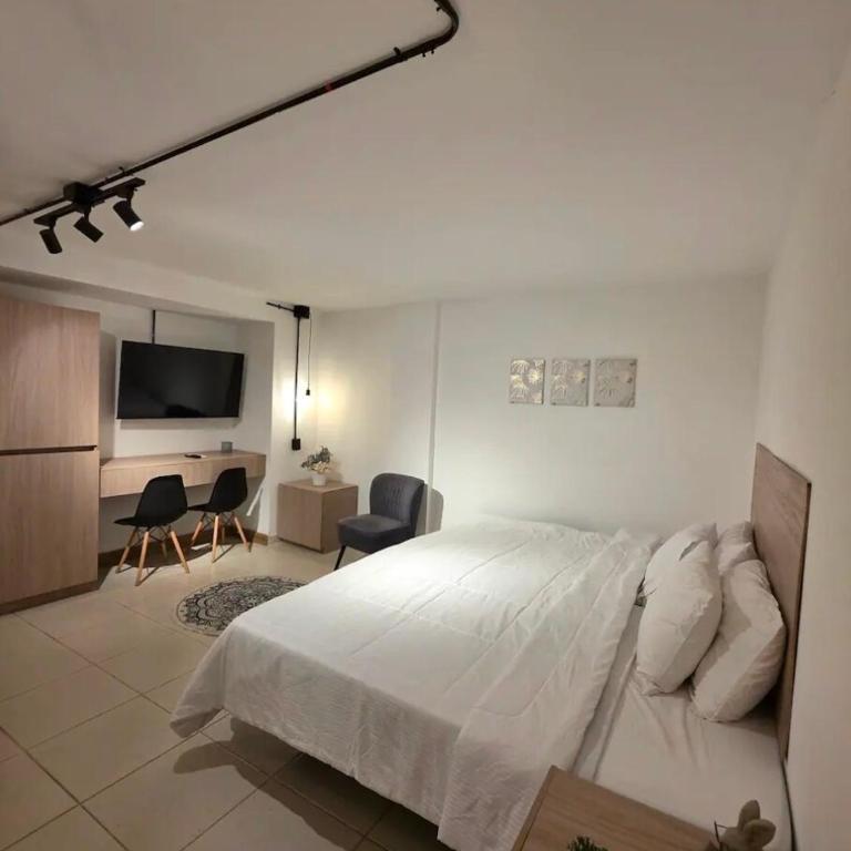 Yarumo Chill Room in El Poblado, Medellin wc AC - One-Bedroom Apartment - 5