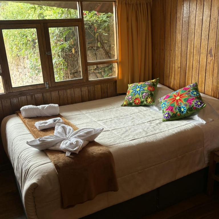 MALLQUICHA Accomodation and tours - Double Room with Mountain View - 13