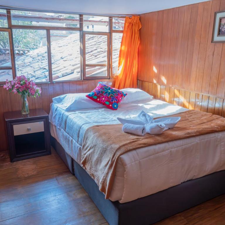 MALLQUICHA Accomodation and tours - Double Room with Mountain View - 9