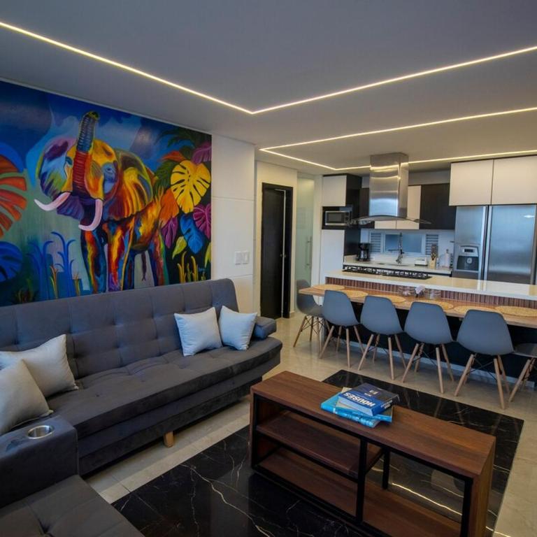 Amazing Penthouse 802, Jacuzzi, 15 min to Provenza - Three-Bedroom Apartment with View - 1