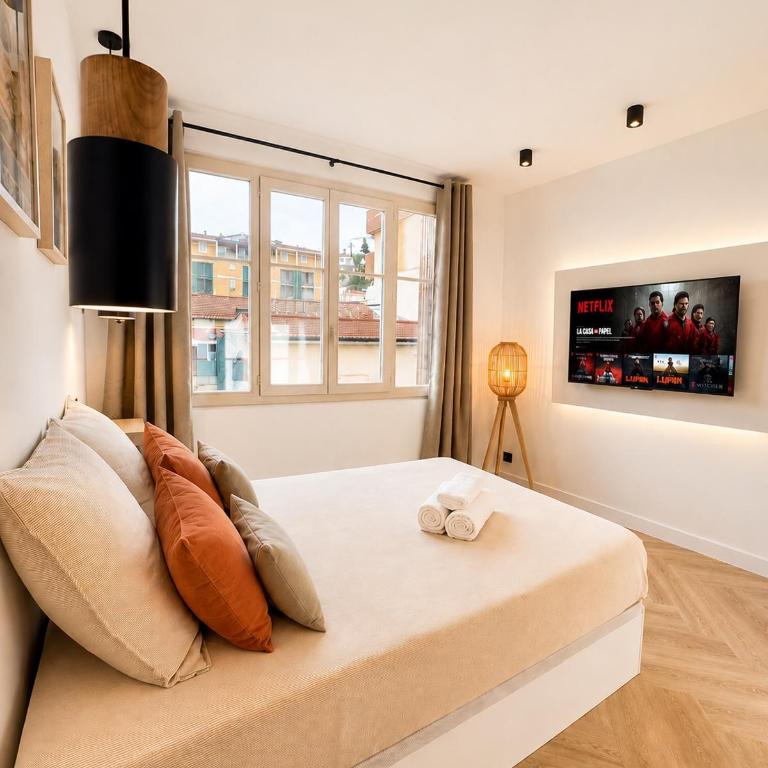 MONACO - MENTON - 6 PERSONS - 2 BEDROOMS - FULL RENOVATED - FULL CLIM - HYPERCENTER - BEACH AND SUn - Two-Bedroom Apartment - 5