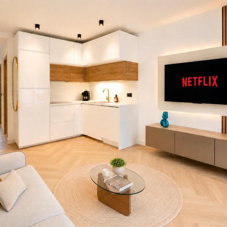 MONACO - MENTON - 6 PERSONS - 2 BEDROOMS - FULL RENOVATED - FULL CLIM - HYPERCENTER - BEACH AND SUn - Two-Bedroom Apartment - 1