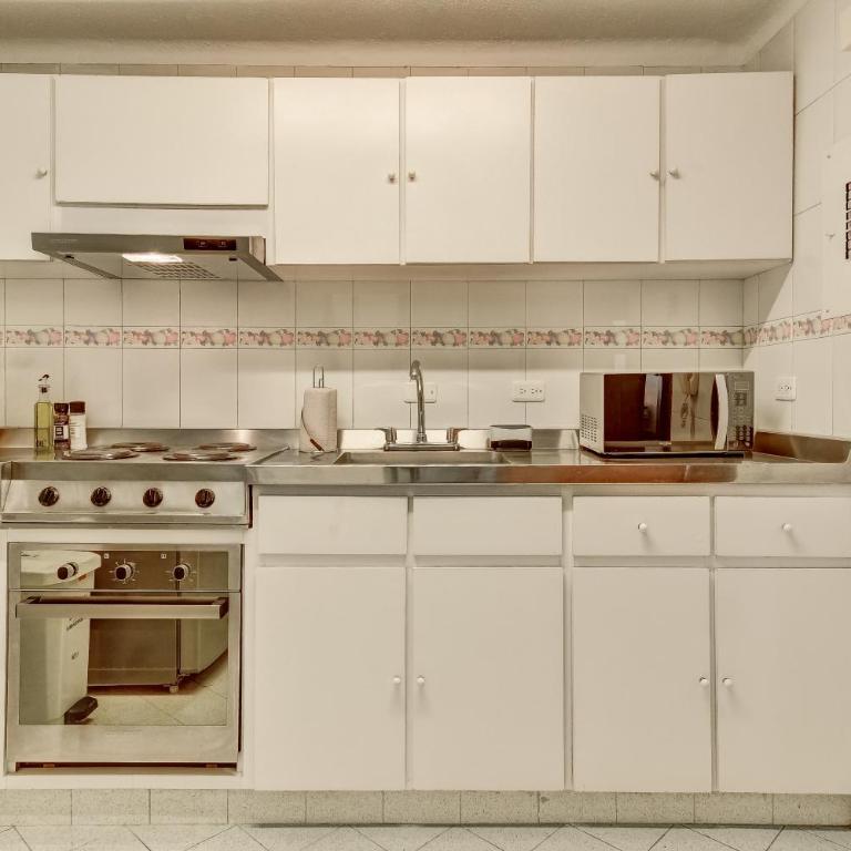 Guitaca Private Paradise in Zona T - Two-Bedroom Apartment - 12