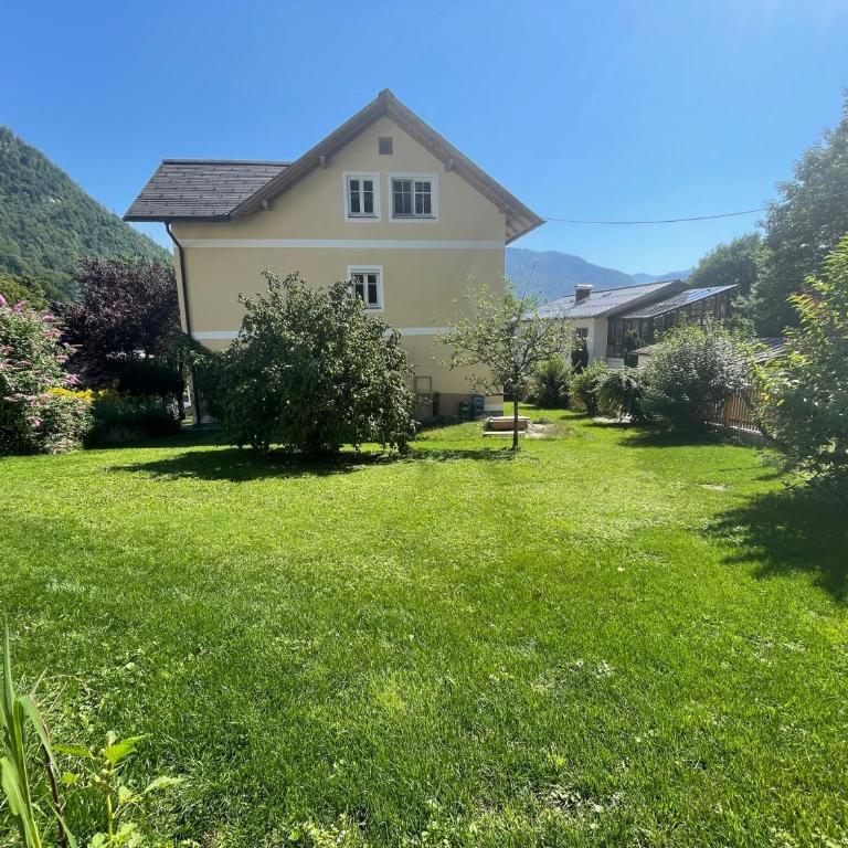 am Kalvarienberg Villenapartment & Hostel Bad Ischl - Familienzimmer mit Terrasse - 10