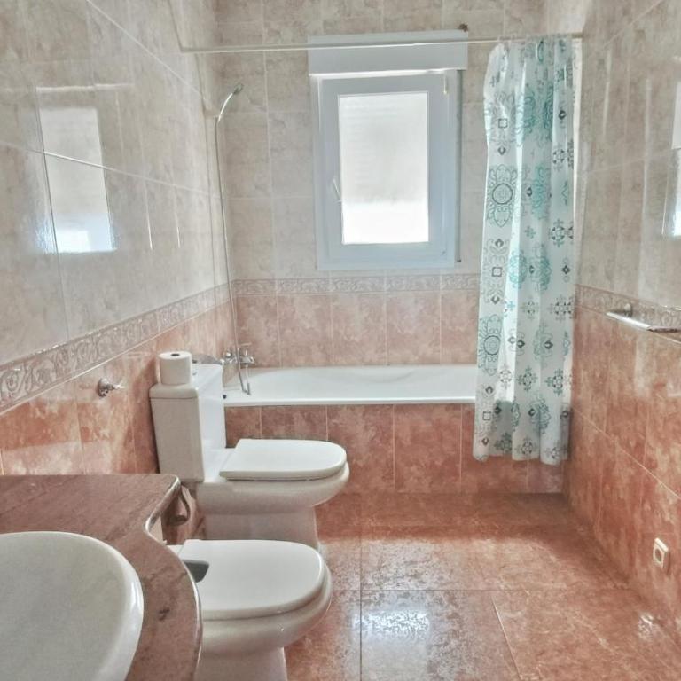 confortable villa at only 100 meter from the beach, supermarkets and the restaurants - Villa mit 3 Schlafzimmern - 3