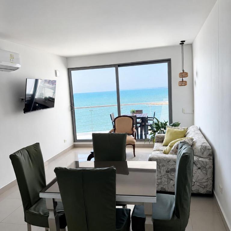 Beachfront Apt en Marbella - Two-Bedroom Apartment with Sea View - 4