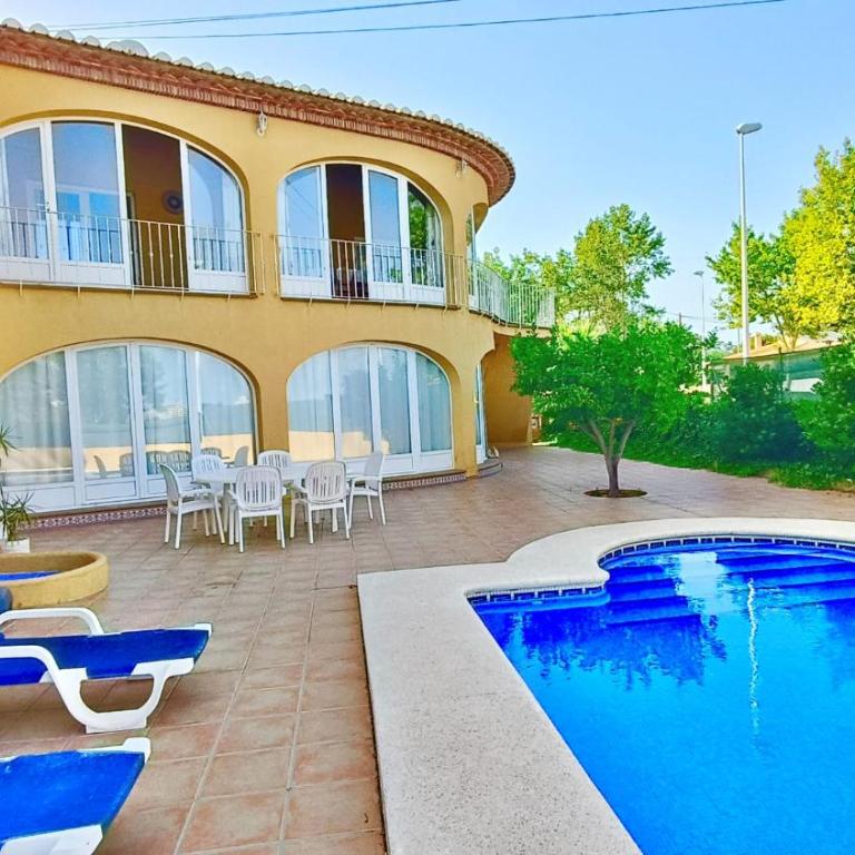 confortable villa at only 100 meter from the beach, supermarkets and the restaurants - Villa mit 3 Schlafzimmern - 19
