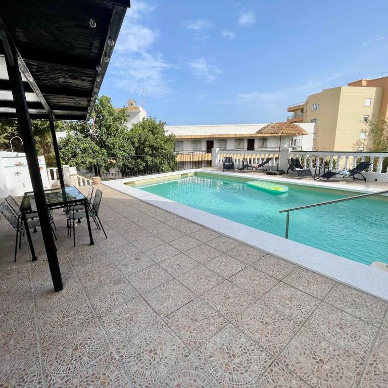 Villa con jardin y piscina privada zona Burriana - Apartment - 24