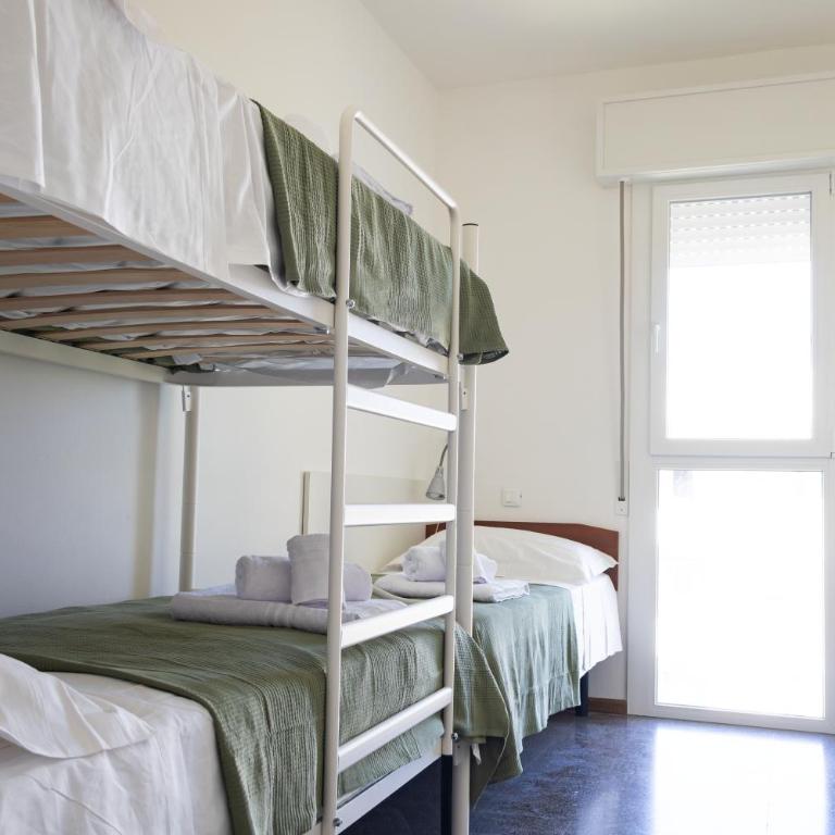 Spacious and central - 5 minutes from the beach - Appartement 3 Chambres - 4