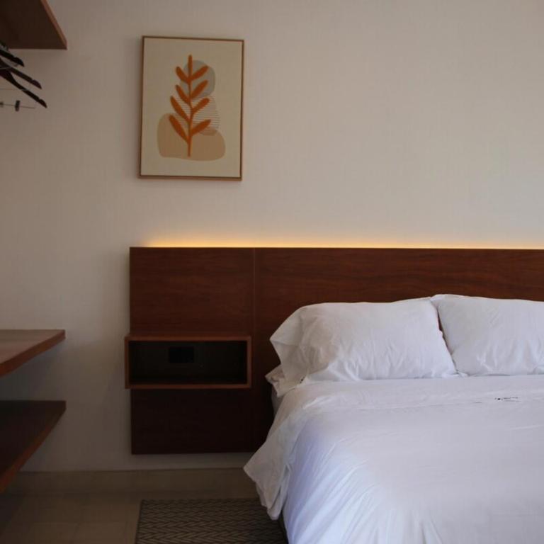 Renovated Colonial House with Private Pool - One-Bedroom House - 40