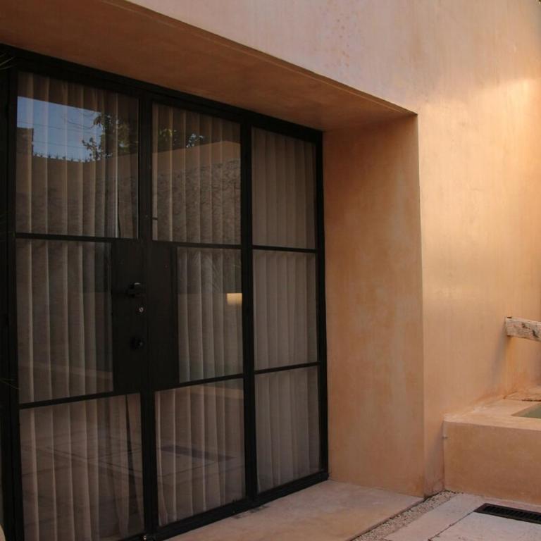 Renovated Colonial House with Private Pool - One-Bedroom House - 60