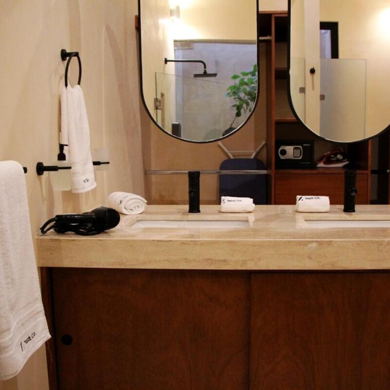 Renovated Colonial House with Private Pool - One-Bedroom House - 65