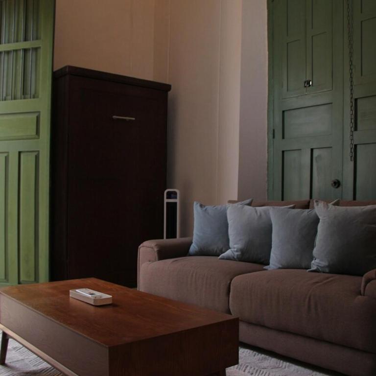 Renovated Colonial House with Private Pool - One-Bedroom House - 76