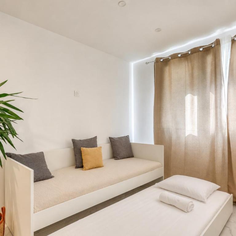 appartement entièrement rénové ,central, près du port et des plages - One-Bedroom Apartment - 16