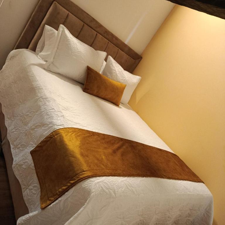 Colonial Private Aparta-Suite - Two-Bedroom Apartment - 13