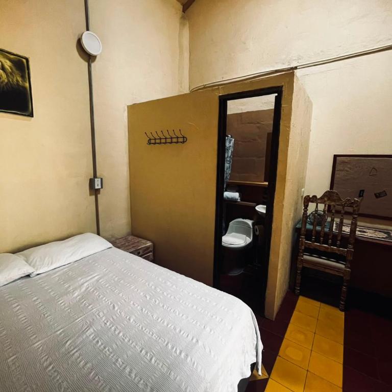 Coliving Granada - Double Room with Private Bathroom - 1