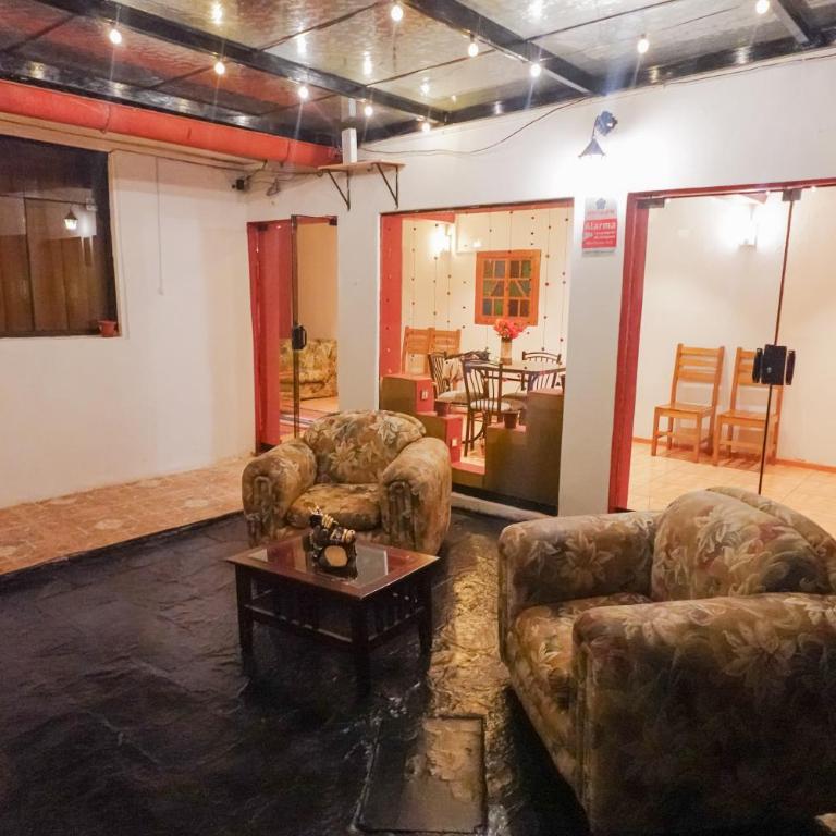 MALLQUICHA Accomodation and tours - Twin Room with Private Bathroom - 1