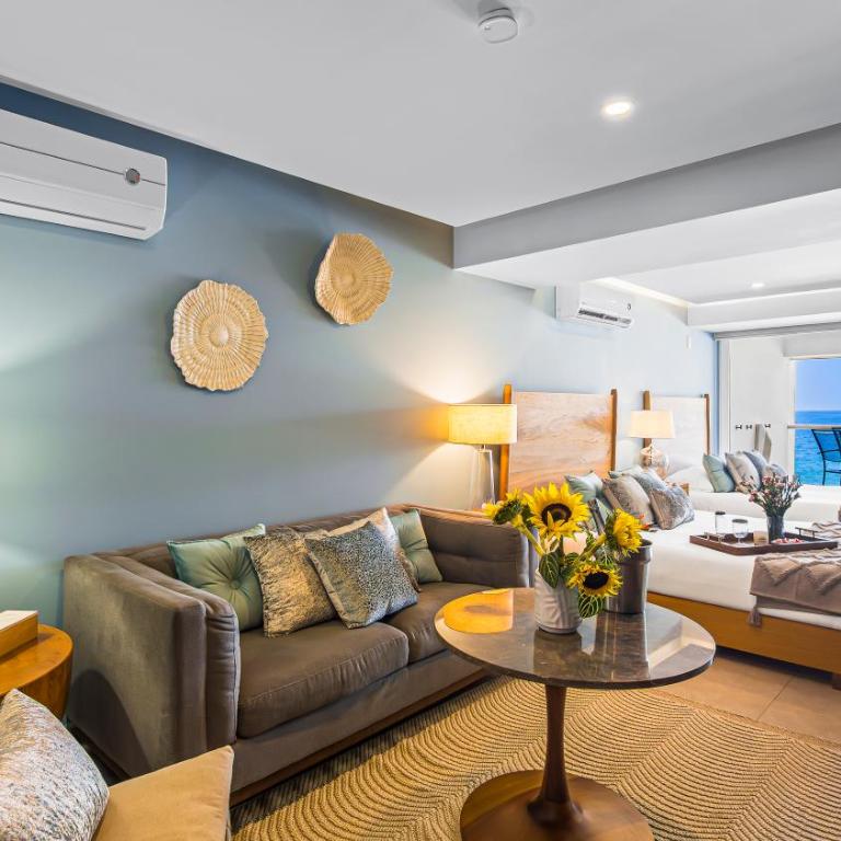Gorgeous 1BR Condo with Pools & Sea Views - Apartment - 6