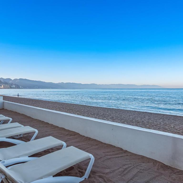 Gorgeous 1BR Condo with Pools & Sea Views - Apartment - 31