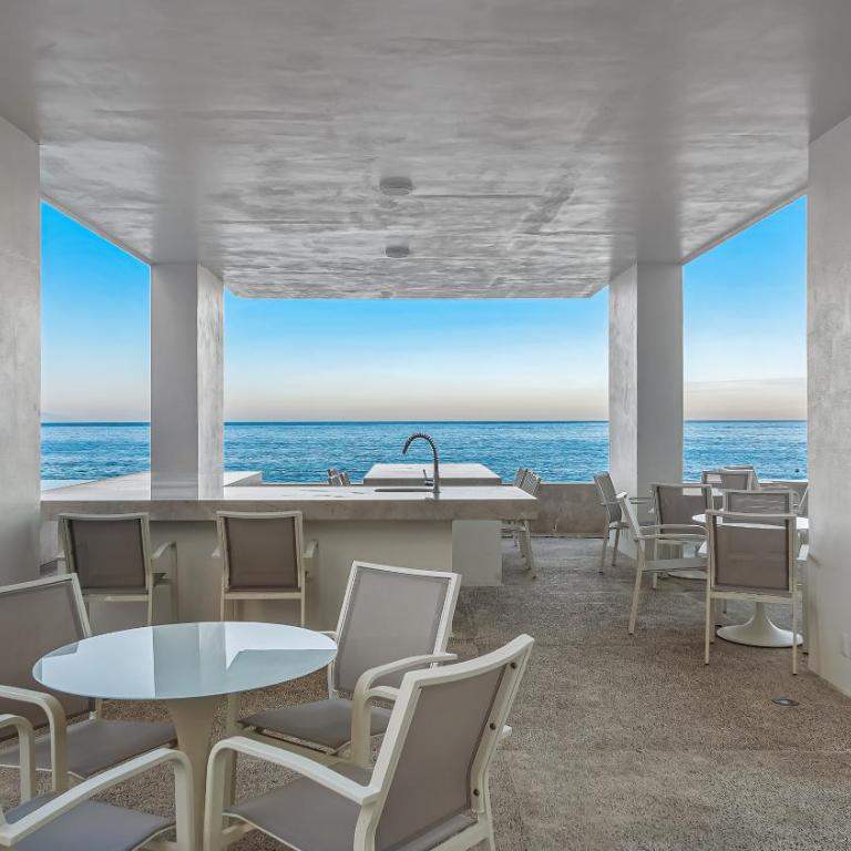 Gorgeous 1BR Condo with Pools & Sea Views - Apartment - 42