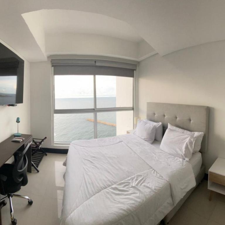 Apartaments, Cartagena, Bocagrande - Three-Bedroom Apartment with Sea View - 3
