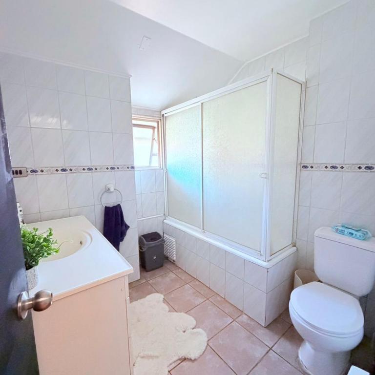 Habitación Exclusiva en Hostal Vitacura House - Habitación Cuádruple con baño compartido - 1