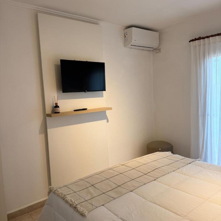 tu base perfecta en alta gracia simple, comoda y bien ubicada - One-Bedroom Apartment - 13