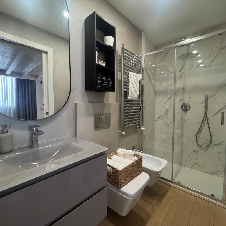 MCH Vespri - 8 stops to Duomo, family loft, subway 2 minutes - Camera Familiare con Bagno Privato - 5