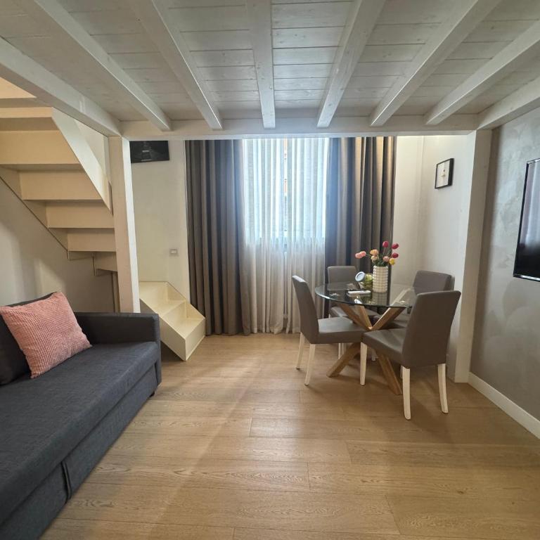 MCH Vespri - 8 stops to Duomo, family loft, subway 2 minutes - Camera Familiare con Bagno Privato - 7