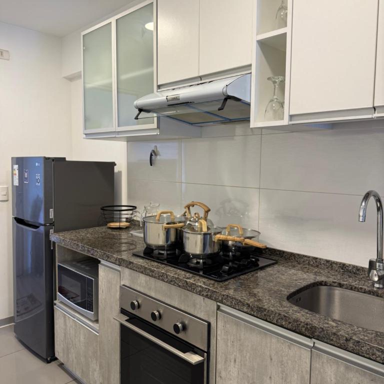 Moderno departamento para 4 personas - Three-Bedroom Apartment - 8