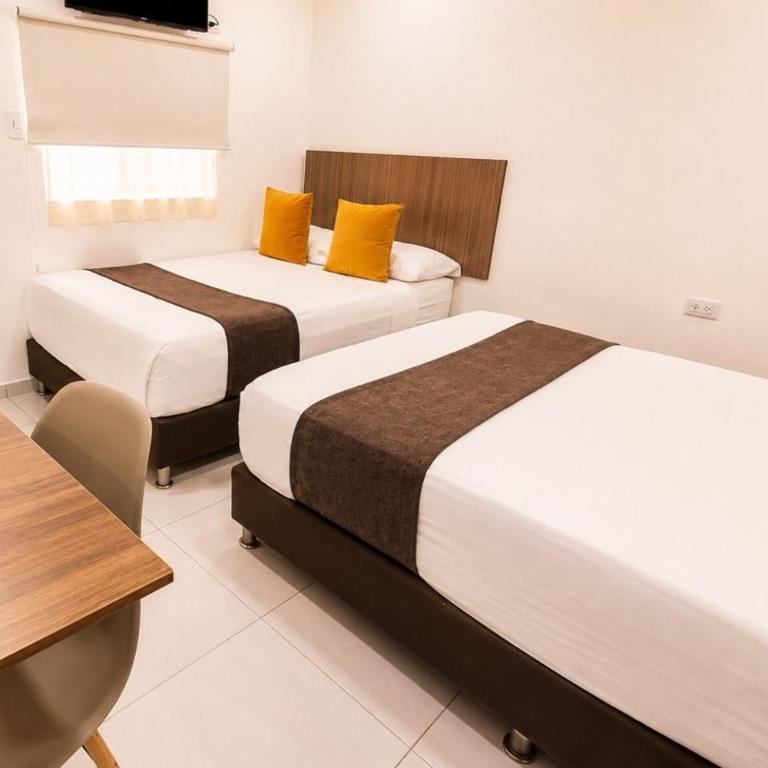 Ayenda Hotel Helenas - Habitación Cuádruple Estándar - 5