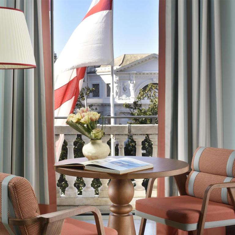 Grand Hotel Savoia Genova, Curio Collection by Hilton - Camera Queen Deluxe con 2 Letti Queen-Size - 3