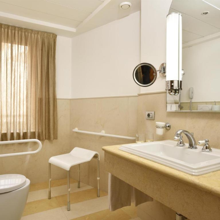 Grand Hotel Savoia Genova, Curio Collection by Hilton - Camera Doppia con Letti Singoli - Accesso Disabili - 1