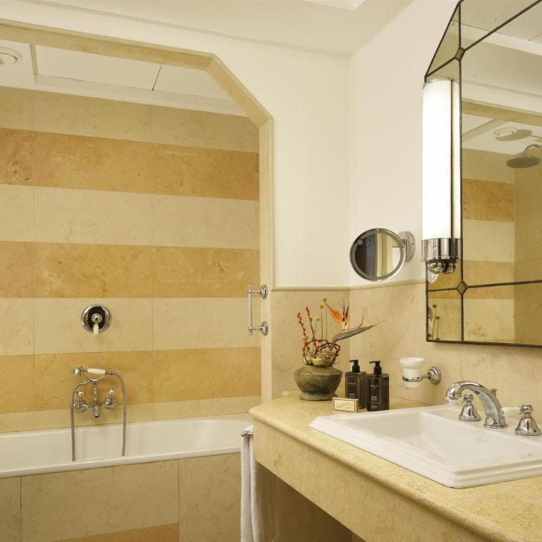 Grand Hotel Savoia Genova, Curio Collection by Hilton - Camera King Deluxe - 13
