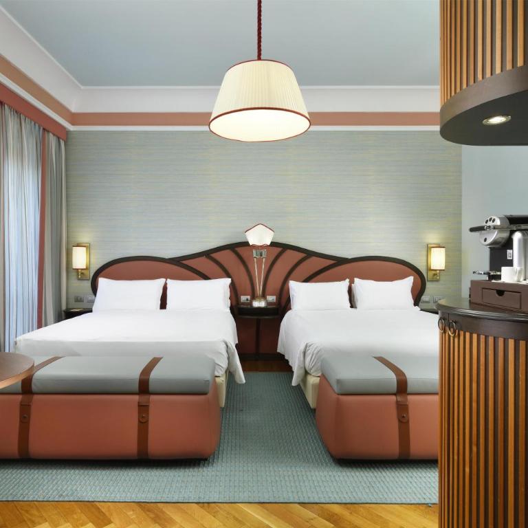 Grand Hotel Savoia Genova, Curio Collection by Hilton - Camera Queen Deluxe con 2 Letti Queen-Size - 4
