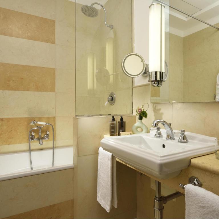 Grand Hotel Savoia Genova, Curio Collection by Hilton - Camera Queen - 4
