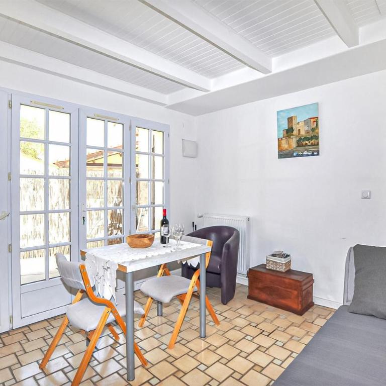 1 Bedroom Gorgeous Home In Saint Cyprien Plage - Maison 1 Chambre - 2