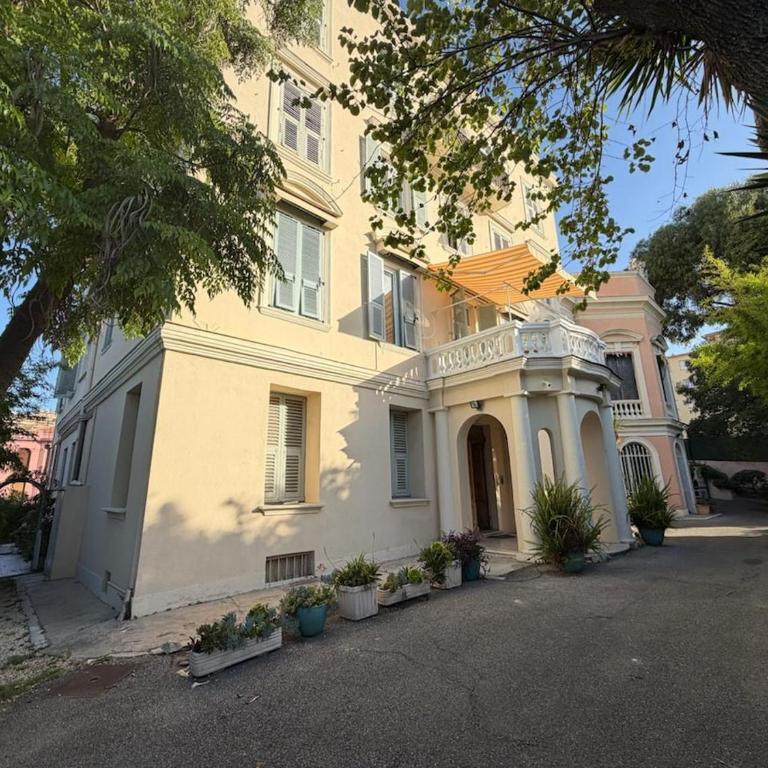 Bright Apartment with Garden Near Beach - Appartement 1 Chambre - 2