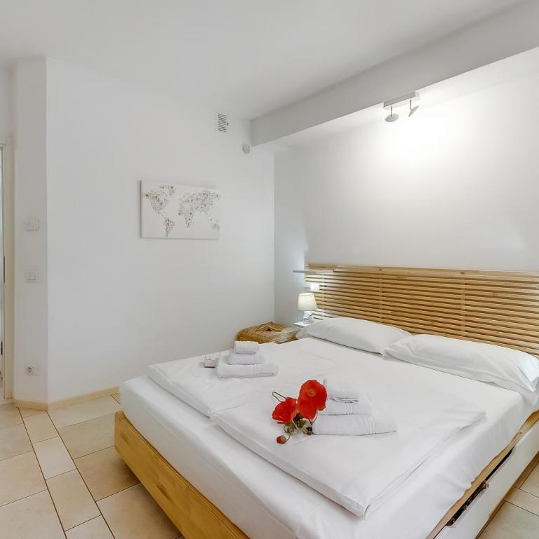 Flower House - Happy Rentals - Apartment with Terrace - 12