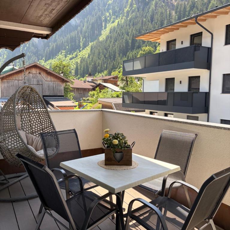 Ferienwohnungen Mauracher - Apartment mit 1 Schlafzimmer, Balkon und Bergblick - 1