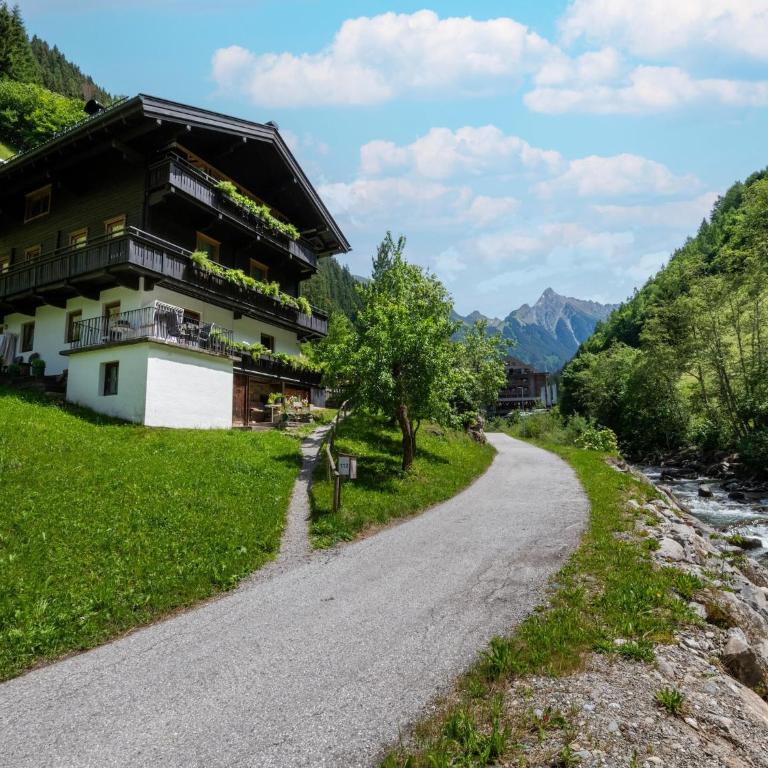 Chalet in Tirol by Zillertal Ski Slopes - Ferienhaus mit 2 Schlafzimmern - 1
