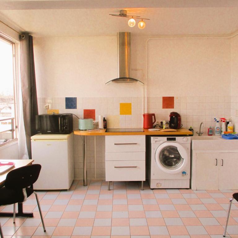 LIMOGES ,parkig facil, avec ventilateur ! - Two-Bedroom Apartment with Garden View - 9