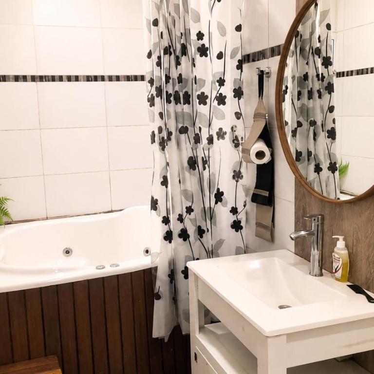 Buenos Aires de Ezeiza - Resort Vacacional - Amenities Premium en zonas a compartir - 3 Departamentos full - Desayuno, Netflix y Disney incluidos - Otra forma de Vacacionar - Apartamento Deluxe de 2 dormitorios con vistas al jardín - 3