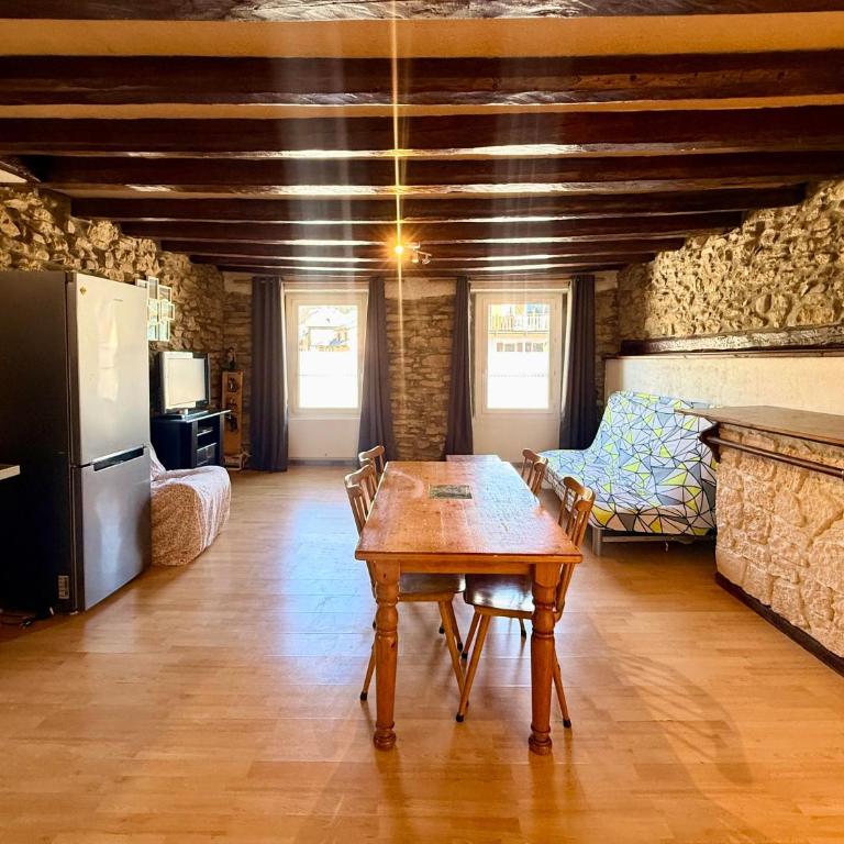 Appartement de caractère au centre - Apartment mit 2 Schlafzimmern und Bergblick - 3