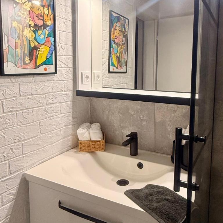 Happy Art Home Belgrade - One-Bedroom Apartment - 29