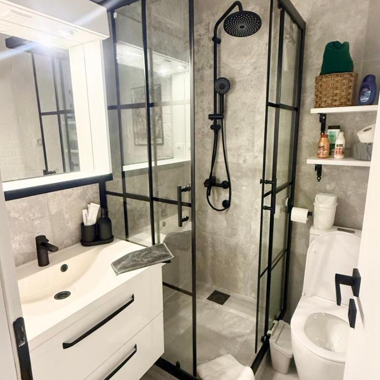 Happy Art Home Belgrade - One-Bedroom Apartment - 32