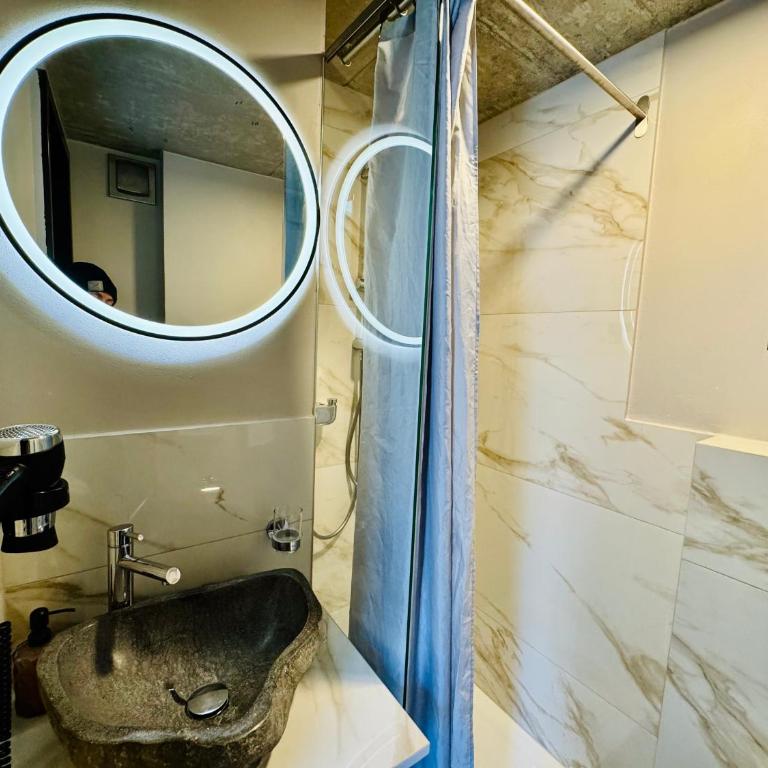 Peaky Riders Self Check-in Hotel - Kleines Zweibettzimmer - 5