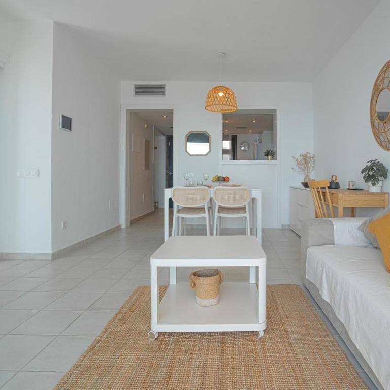 Primera linea, terraza y vistas frontales al mar - Two-Bedroom Apartment - 3